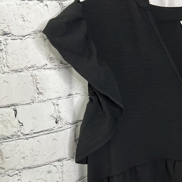 Zenana Black Layered Hem Ruffle Cap Sleeve Blouse - Picture 3 of 5